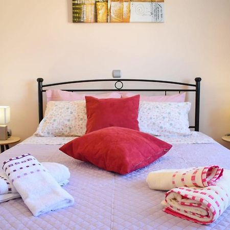 Cozy Flat On The Main Square, 10Min To The Sea Vila Calamata Exterior foto