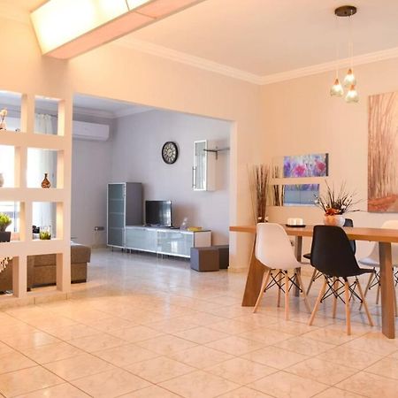 Cozy Flat On The Main Square, 10Min To The Sea Vila Calamata Exterior foto