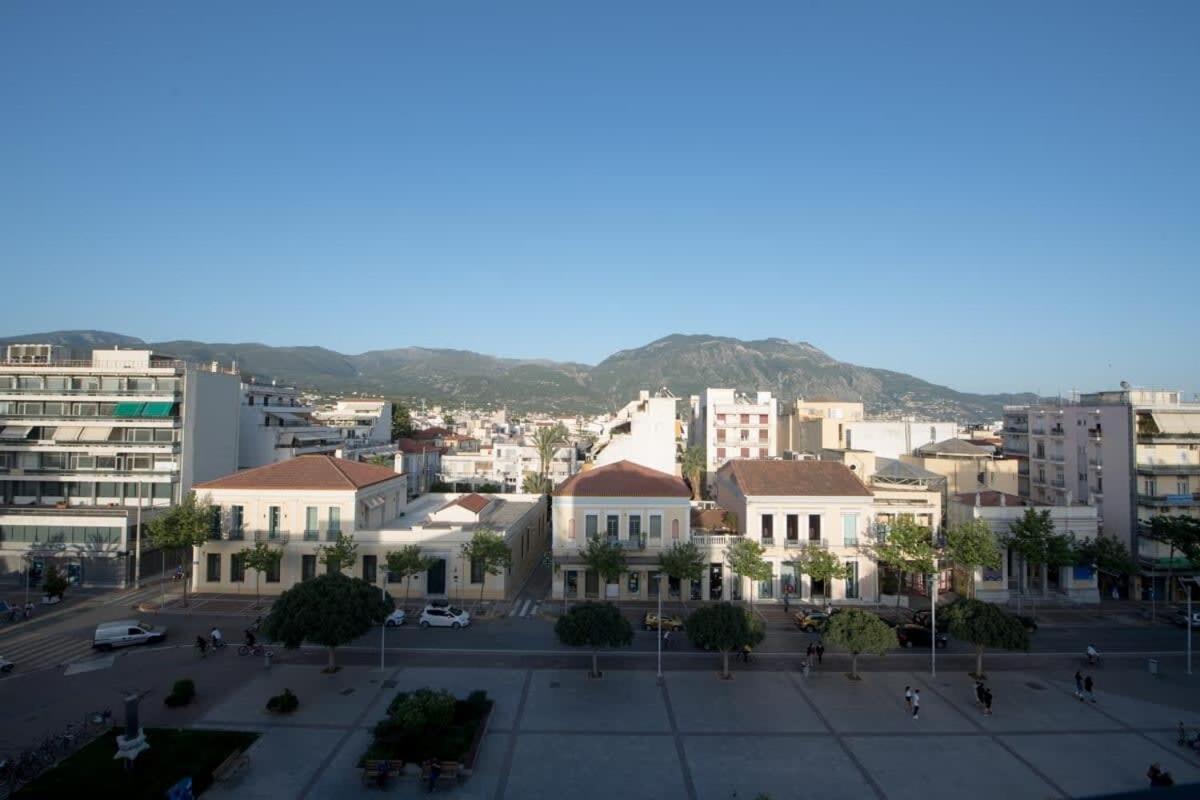 Cozy Flat On The Main Square, 10Min To The Sea Vila Calamata Exterior foto