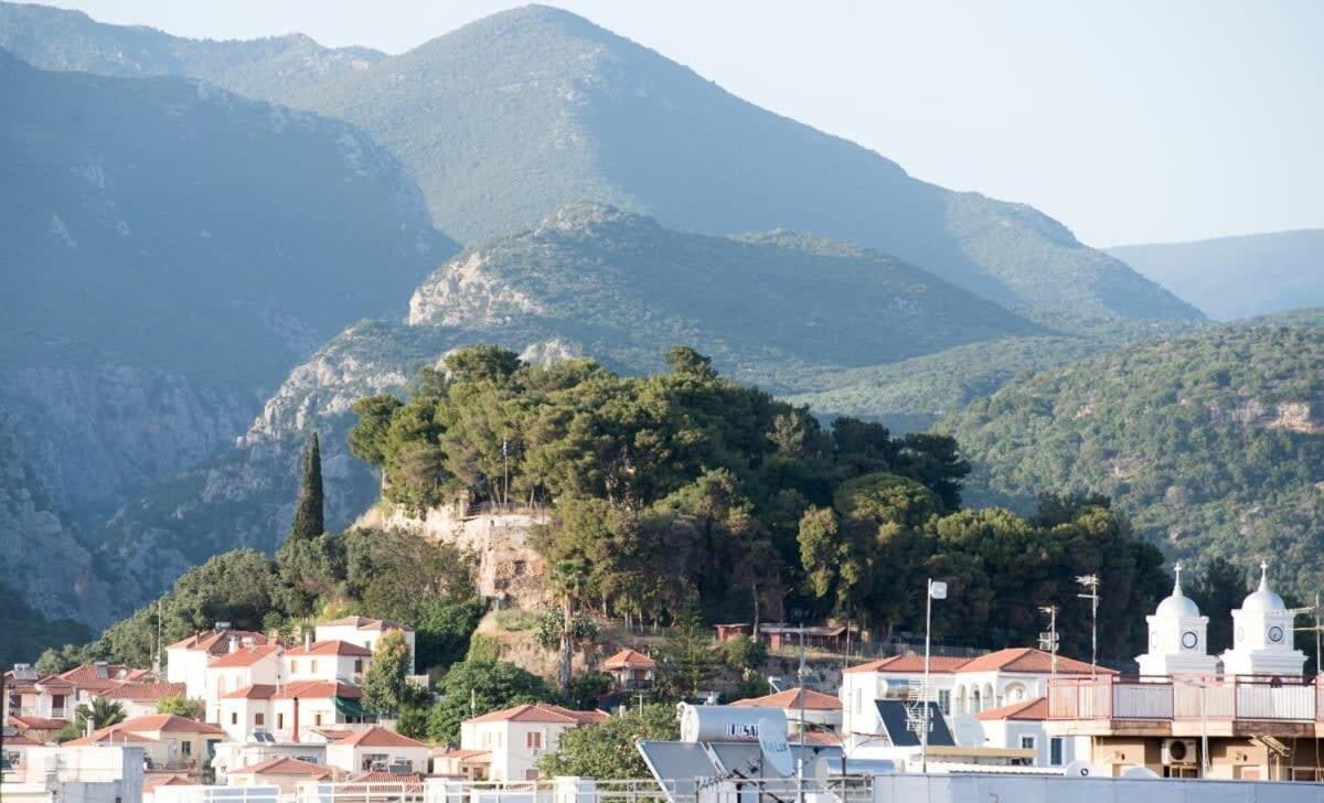Cozy Flat On The Main Square, 10Min To The Sea Vila Calamata Exterior foto