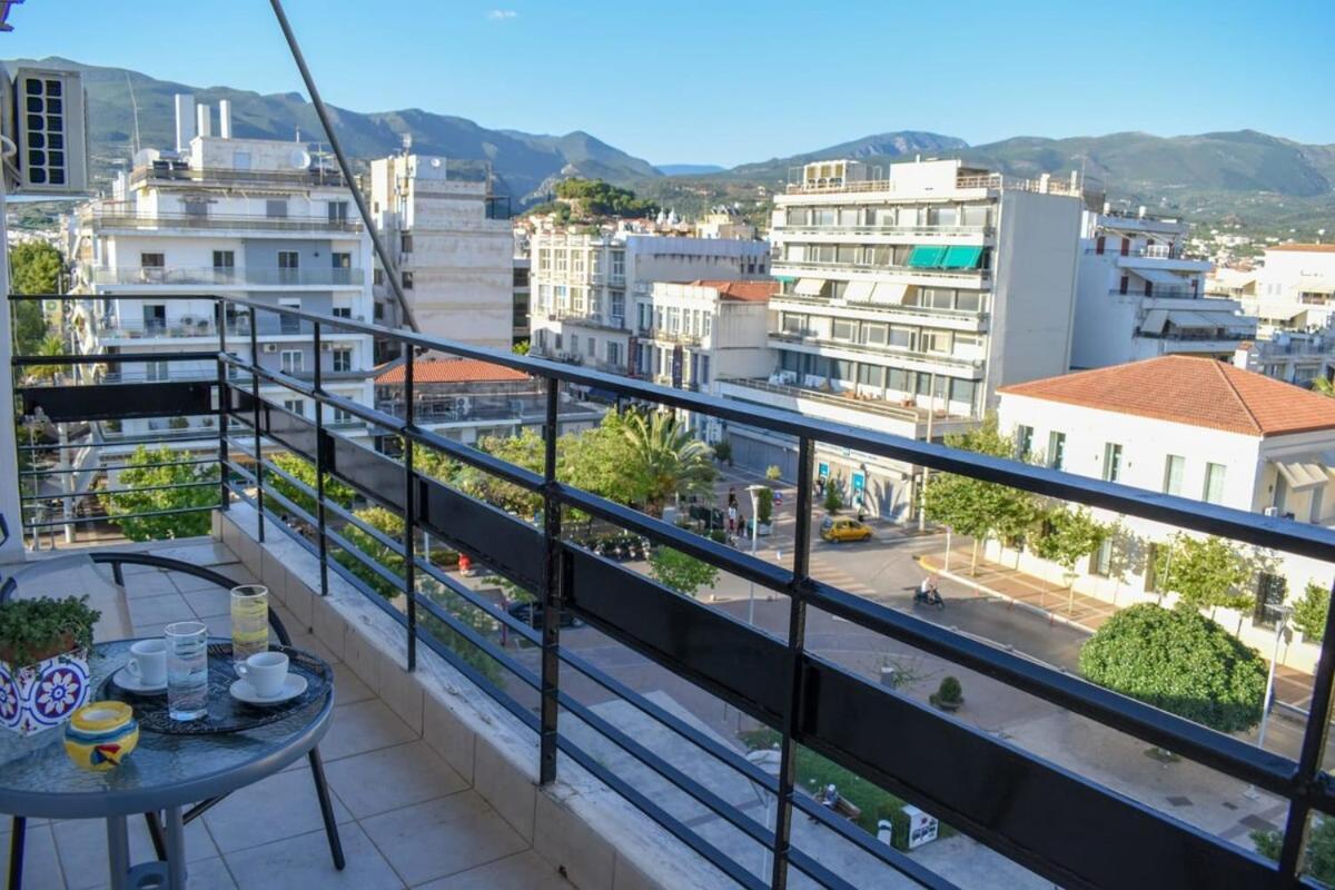 Cozy Flat On The Main Square, 10Min To The Sea Vila Calamata Exterior foto