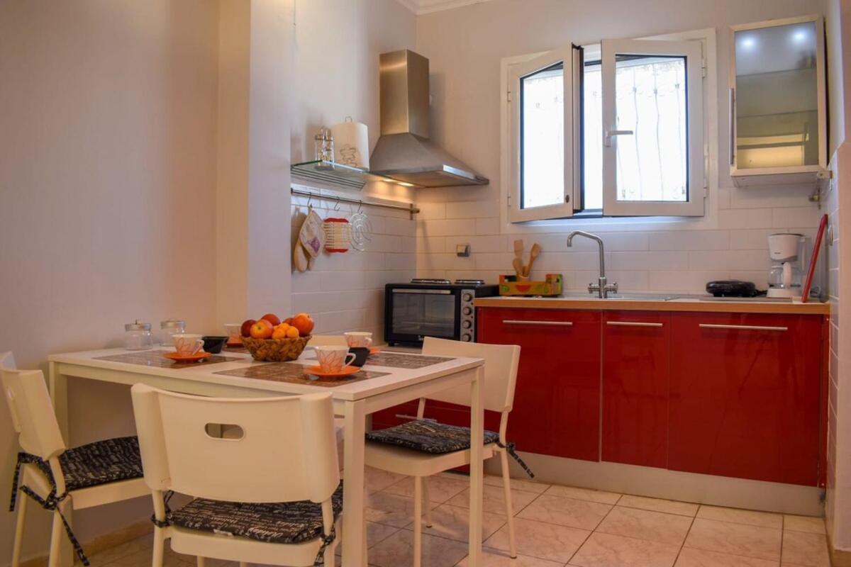 Cozy Flat On The Main Square, 10Min To The Sea Vila Calamata Exterior foto