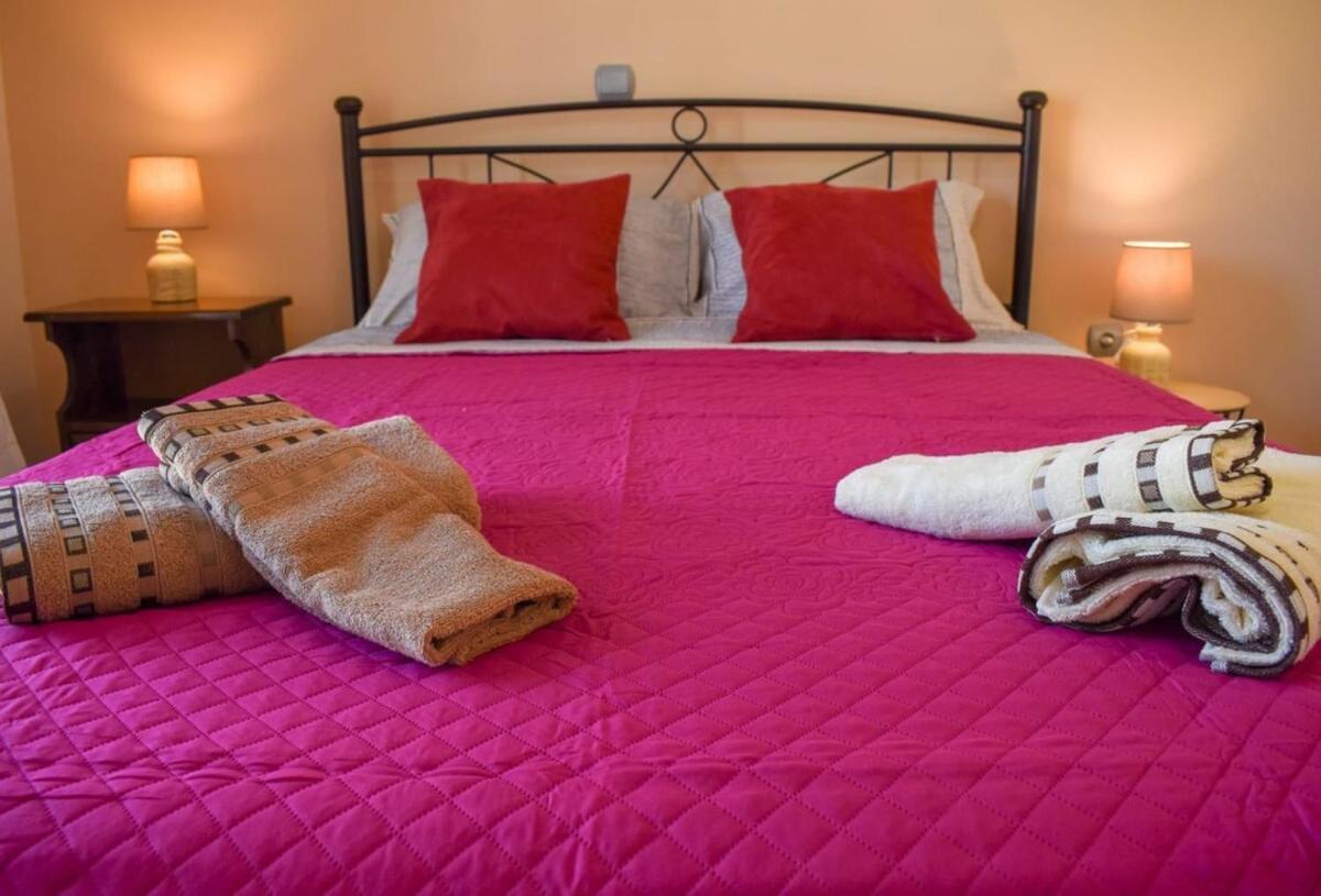 Cozy Flat On The Main Square, 10Min To The Sea Vila Calamata Exterior foto