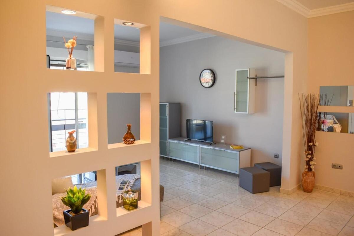 Cozy Flat On The Main Square, 10Min To The Sea Vila Calamata Exterior foto