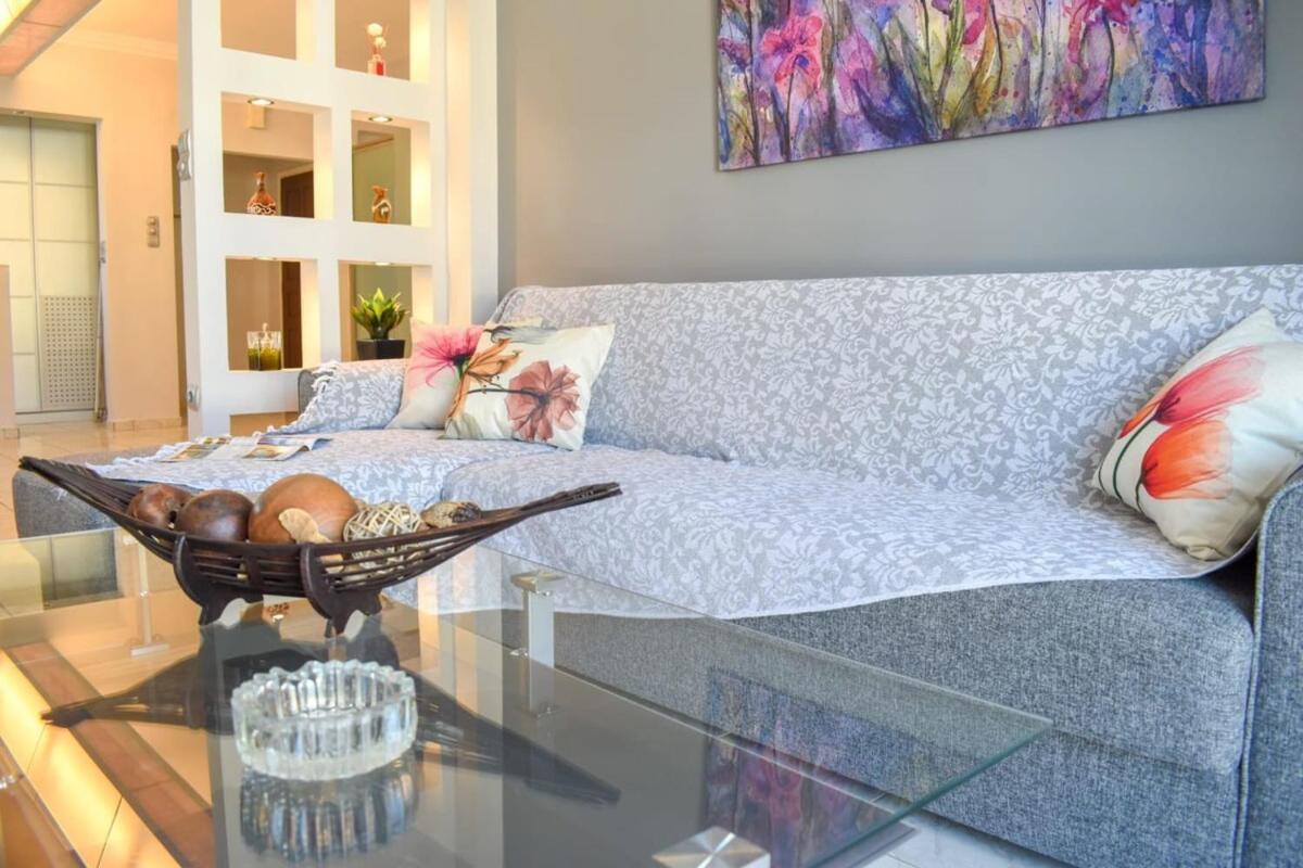 Cozy Flat On The Main Square, 10Min To The Sea Vila Calamata Exterior foto